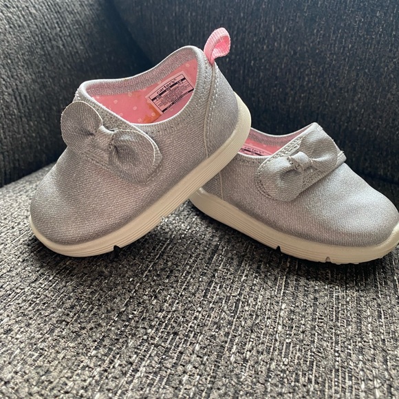 Carter’s Silver Sneakers Baby/Toddler Size 2.5 - Picture 1 of 6